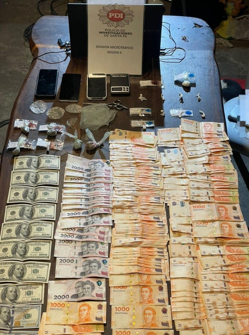 fueron detenidas en Funes por su presunta participación en la venta de drogas.
