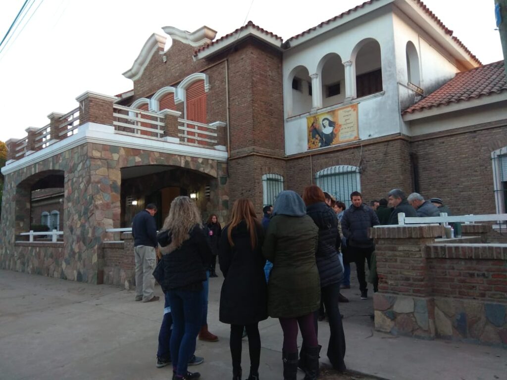 Docente de Funes fue amenazada por el padre de una alumna y el agresor quedó detenido