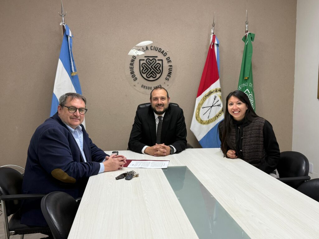 Funes y la UAI firmaron un convenio para que estudiantes de Medicina realicen prácticas obligatorias en hospitales y clínicas locales, con supervisión académica y apoyo municipal.
