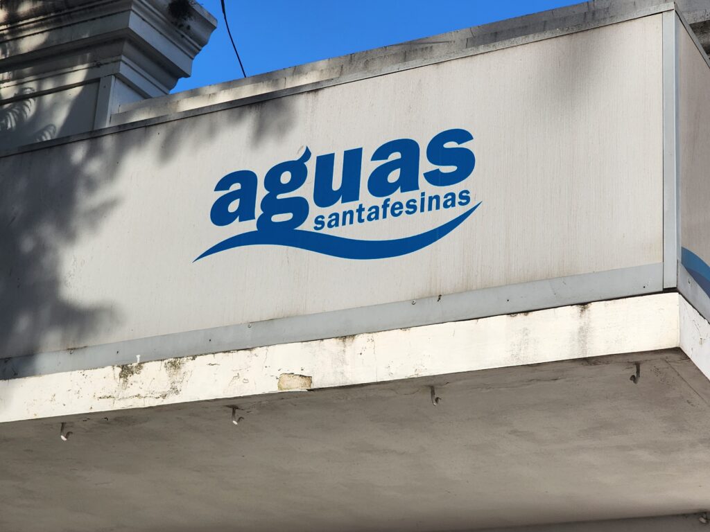 Usuario usa Aguas Santafesinas botón de pago desde el celular