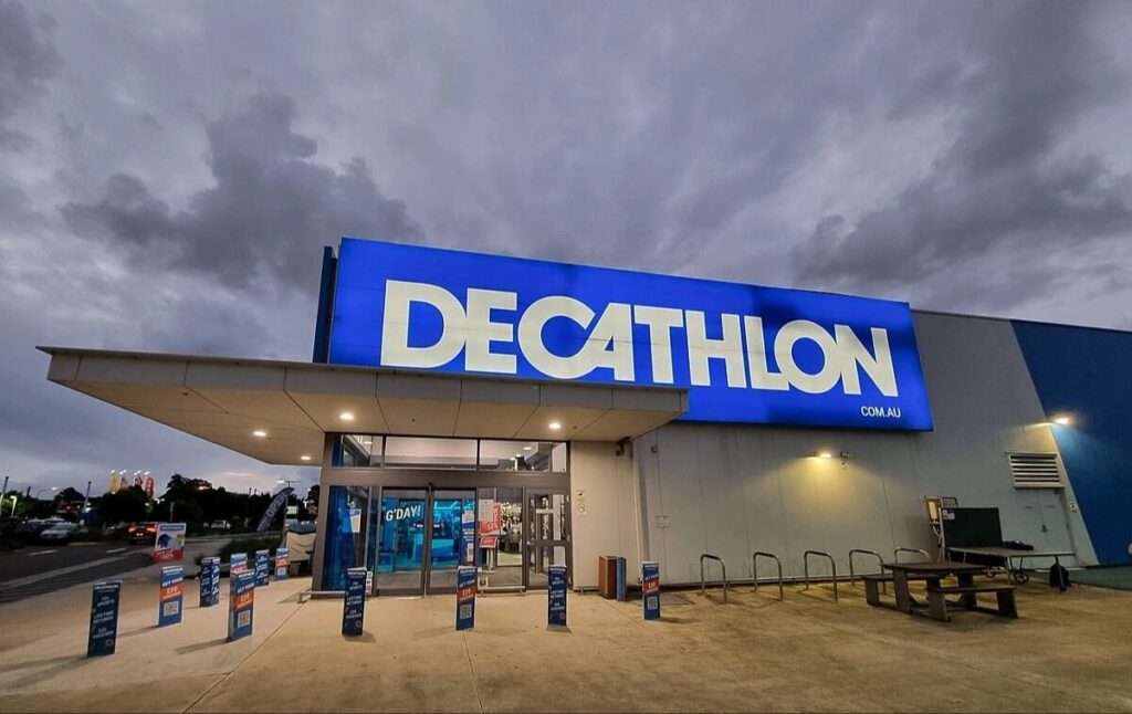 Fachada tipo de Decathlon en Funes Santa Fe, posible primera tienda provincial