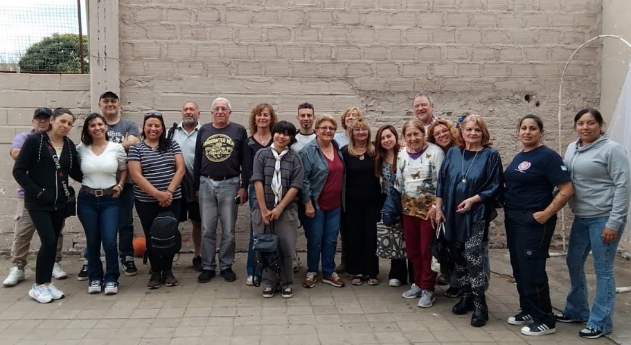 Reunión en la vecinal San Miguel con 14 instituciones de Granadero Baigorria, mesas de trabajo y asesoramiento municipal.