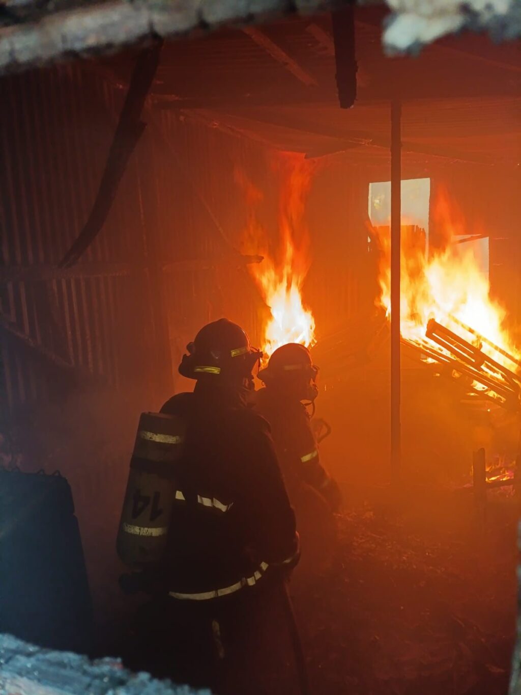 Bomberos Voluntarios Funes capacitación Casa de Humo incendio