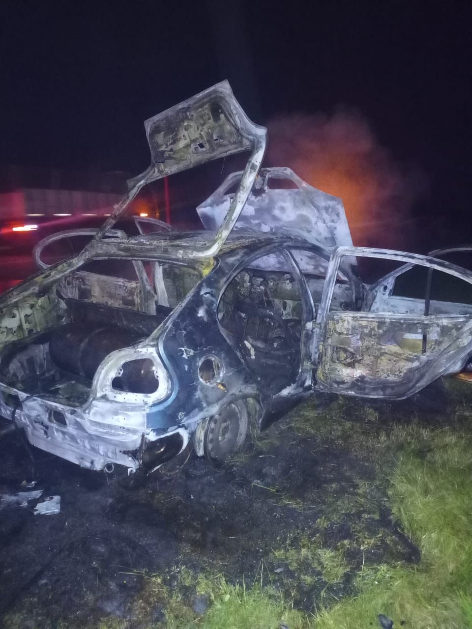 Incendio vehículo Ruta AO12 cerca de Zavalla