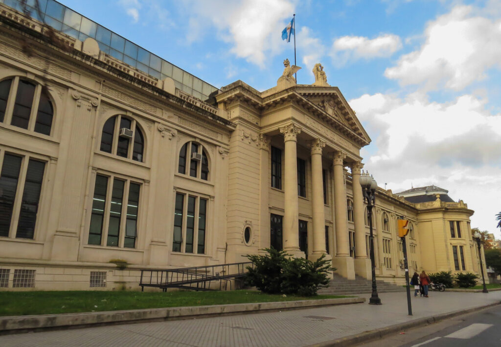 Paro docentes UNR abril 2026 reclamo financiamiento universitario en Rosario
