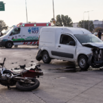 El tatuador de Funes perdió una pierna tras el brutal choque en Ruta 9: intervino el SIES y fue trasladado en código rojo al HECA Choque en Ruta 9 y Yatay: la moto y el utilitario sobre la calzada con el SIES en el lugar del siniestro