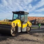 Pavimentación en Roldán con aplanadora EDECA sobre calle Río Salado