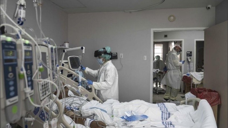 Argentina superó las 7000 muertes por coronavirus y hay circulación comunitaria en 15 provincias