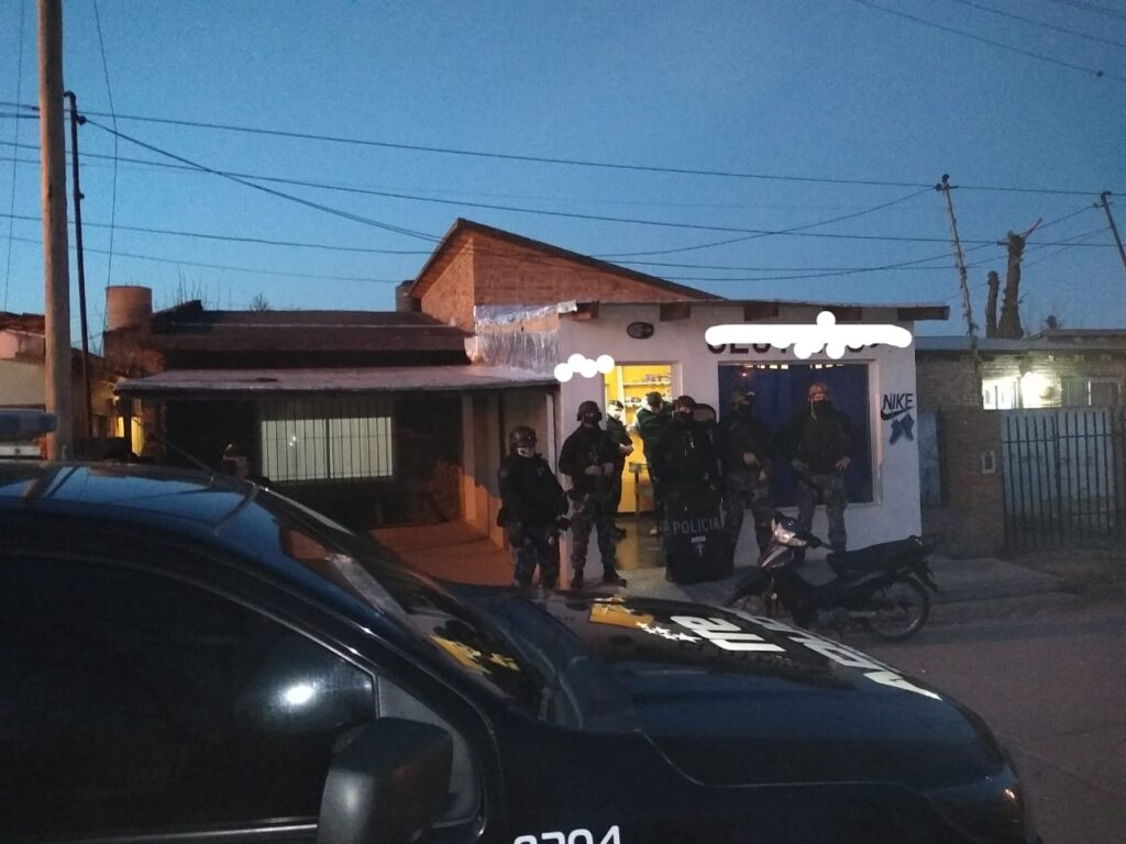 #Roldán: detuvieron a tres hombres que vendían electrodomésticos robados por Facebook