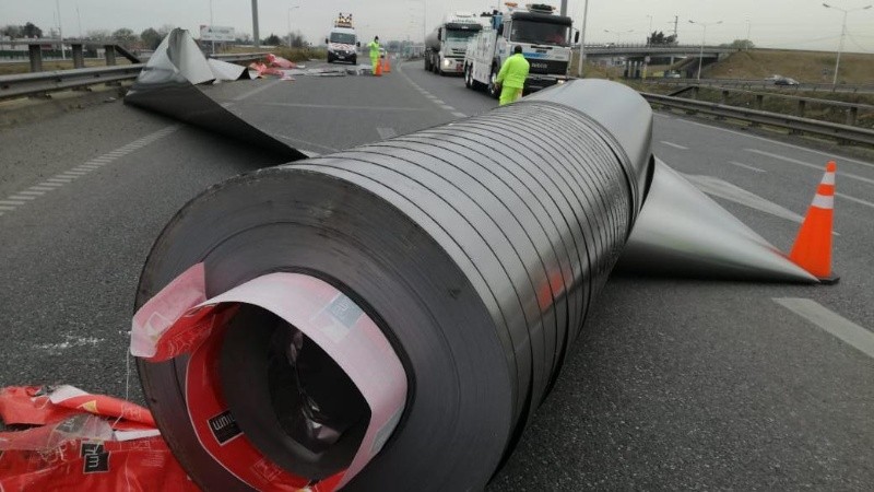 Casi un milagro: ¿qué fue lo que cayó esta mañana en Oroño y Circunvalación?