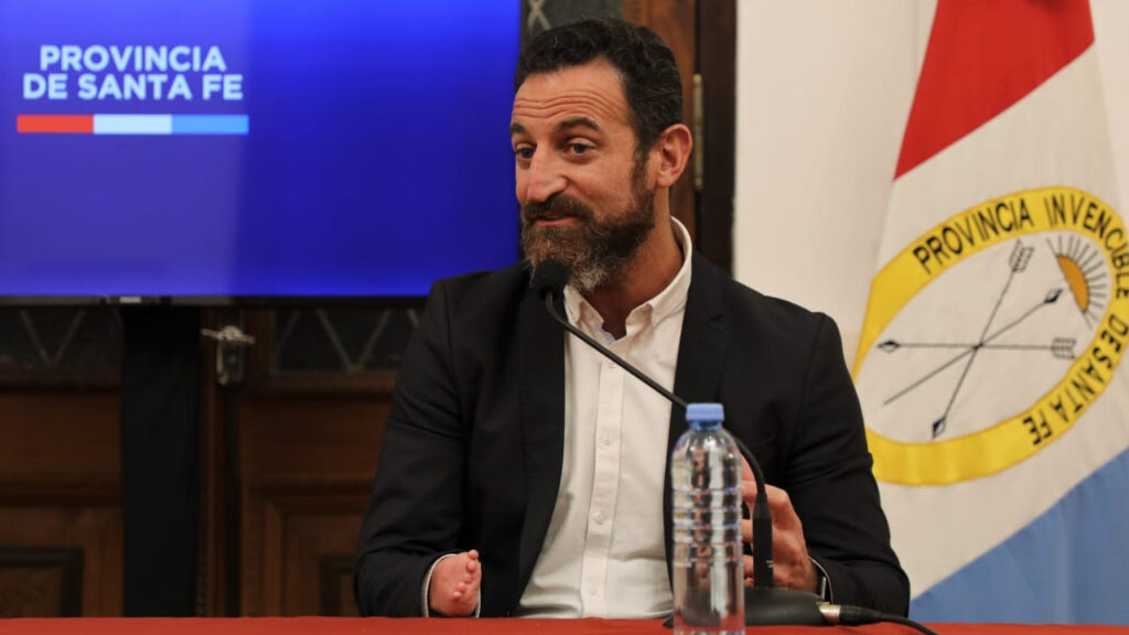 El ministro de Trabajo advirtió que “estamos en un momento en que hay que reforzar los protocolos"