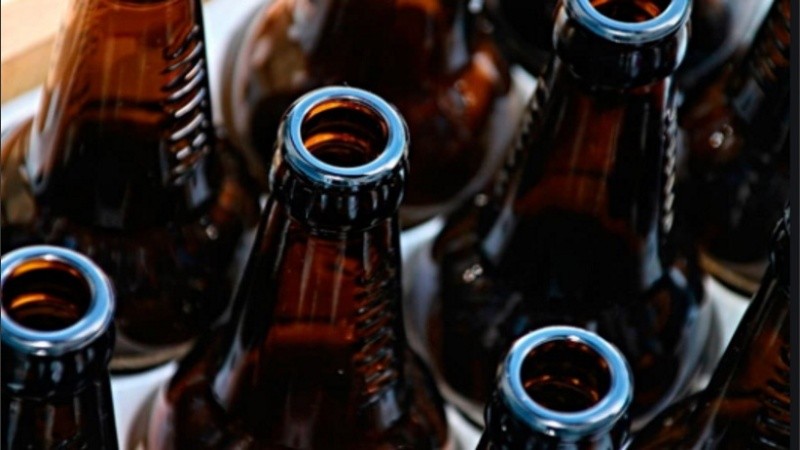 Nueve detenidos con 65 envases de cerveza: le dijeron a la Policía que festejaban el Día de la Niñez