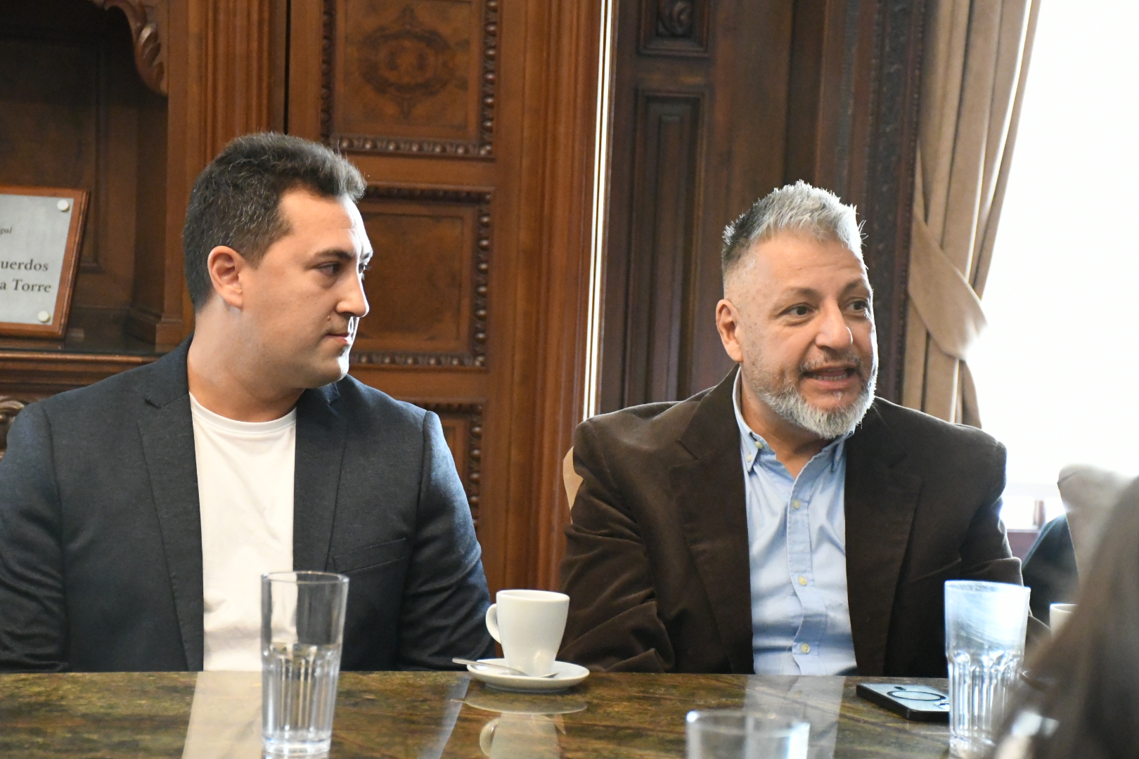 Conversación entre referentes del podcast de Converge durante el reconocimiento del Foro de la Construcción