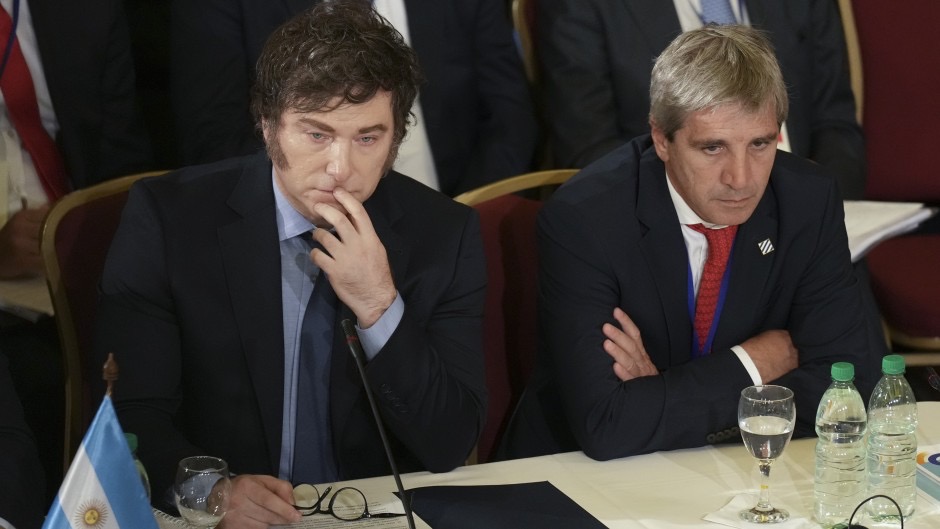 Milei y Caputo superávit fiscal