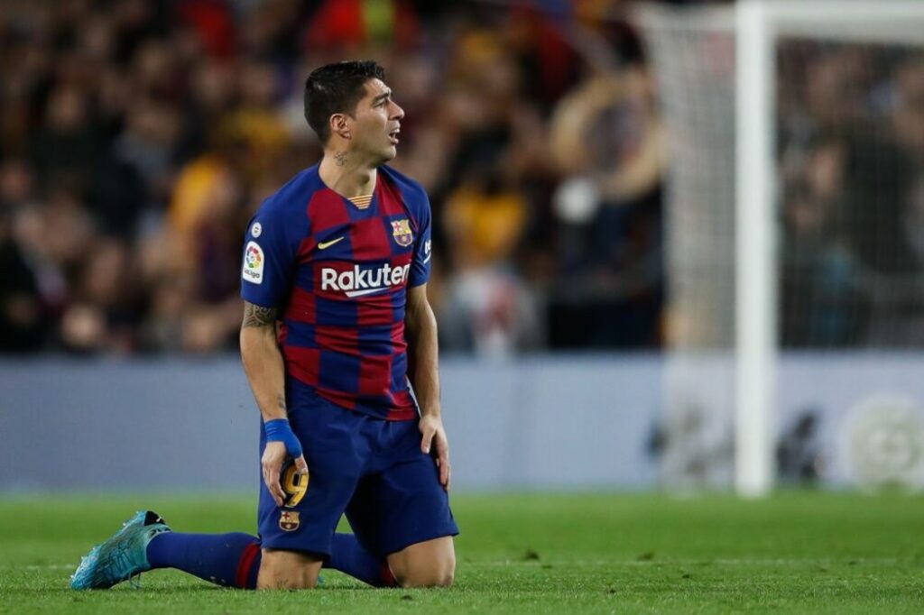 RAC1: El Barcelona comunica a Suárez que no cuenta con él