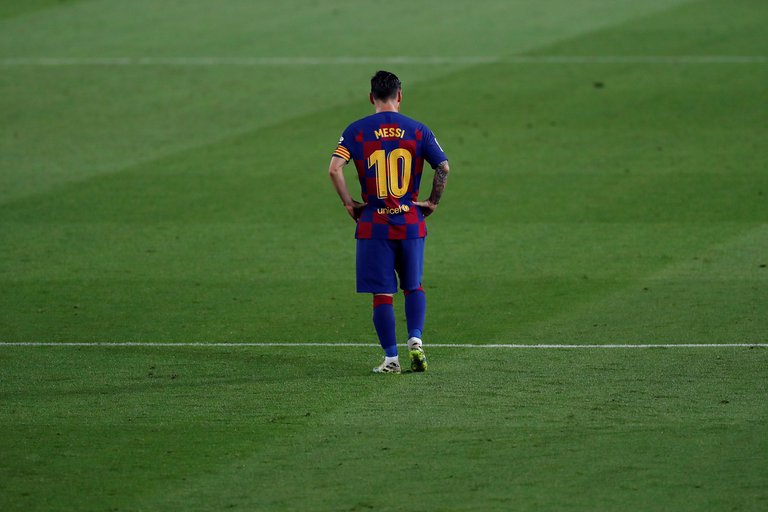 Barcelona adelantó que no le facilitará la salida a Messi