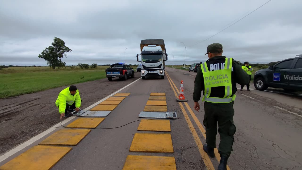 Control de cargas Santa Fe Pesa con Policía y Vialidad Provincial