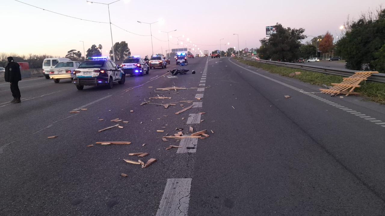 Carga desprendida tras accidentes Circunvalación Rosario