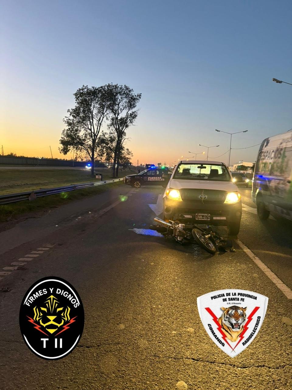 Moto bajo camioneta tras accidentes Circunvalación Rosario