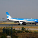 Avión Airbus A330 de Aerolíneas Argentinas en pista
