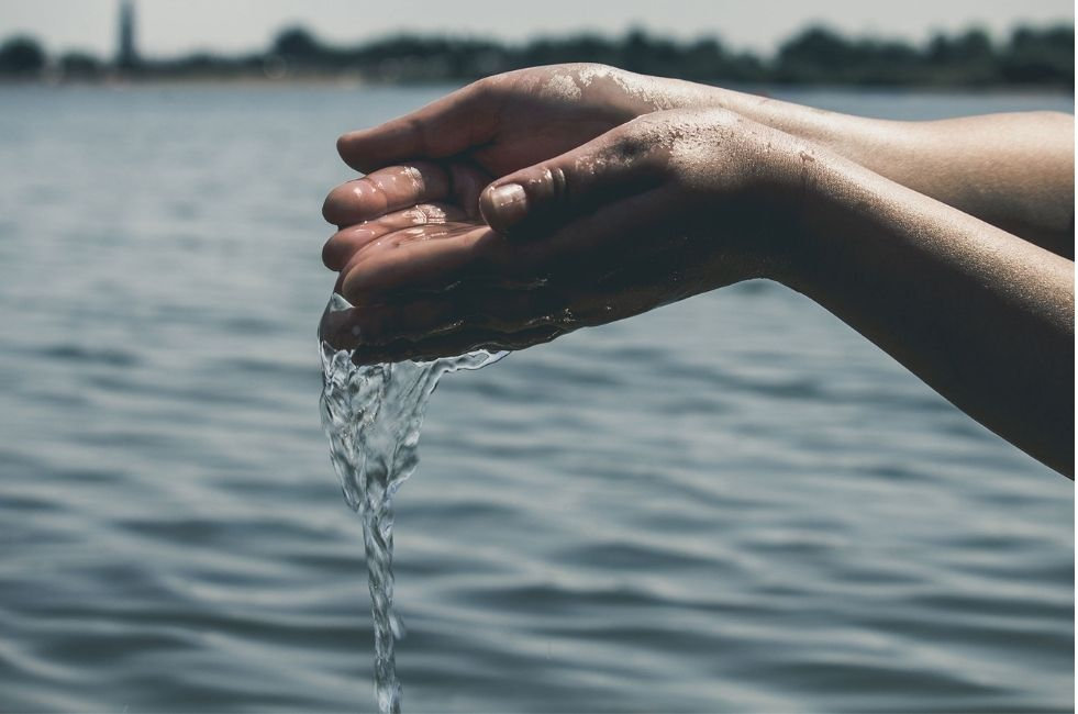 agua comienza a