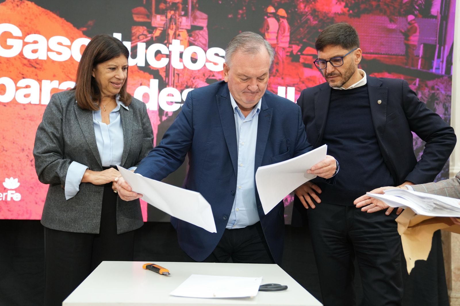 Apertura de sobres con autoridades santafesinas en la licitación de gasoductos