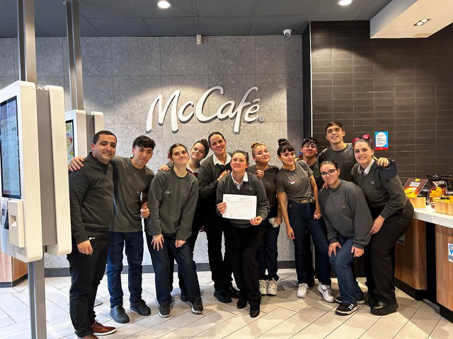 Equipo de McCafe de Arcos Dorados celebrando el reconocimiento Great Place to Work 2026