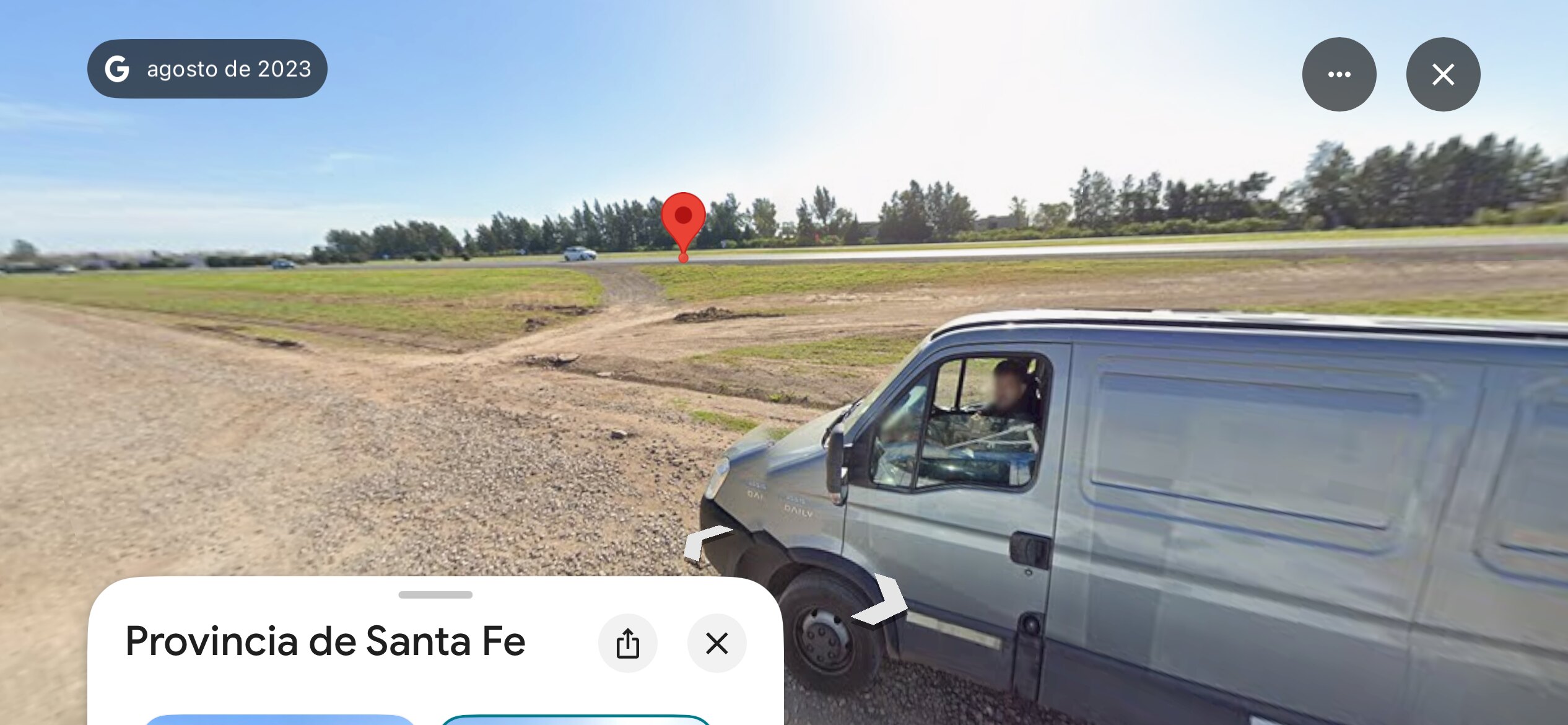 Bajada clandestina sobre la Autopista Rosario-Córdoba en Google Street View, agosto de 2023