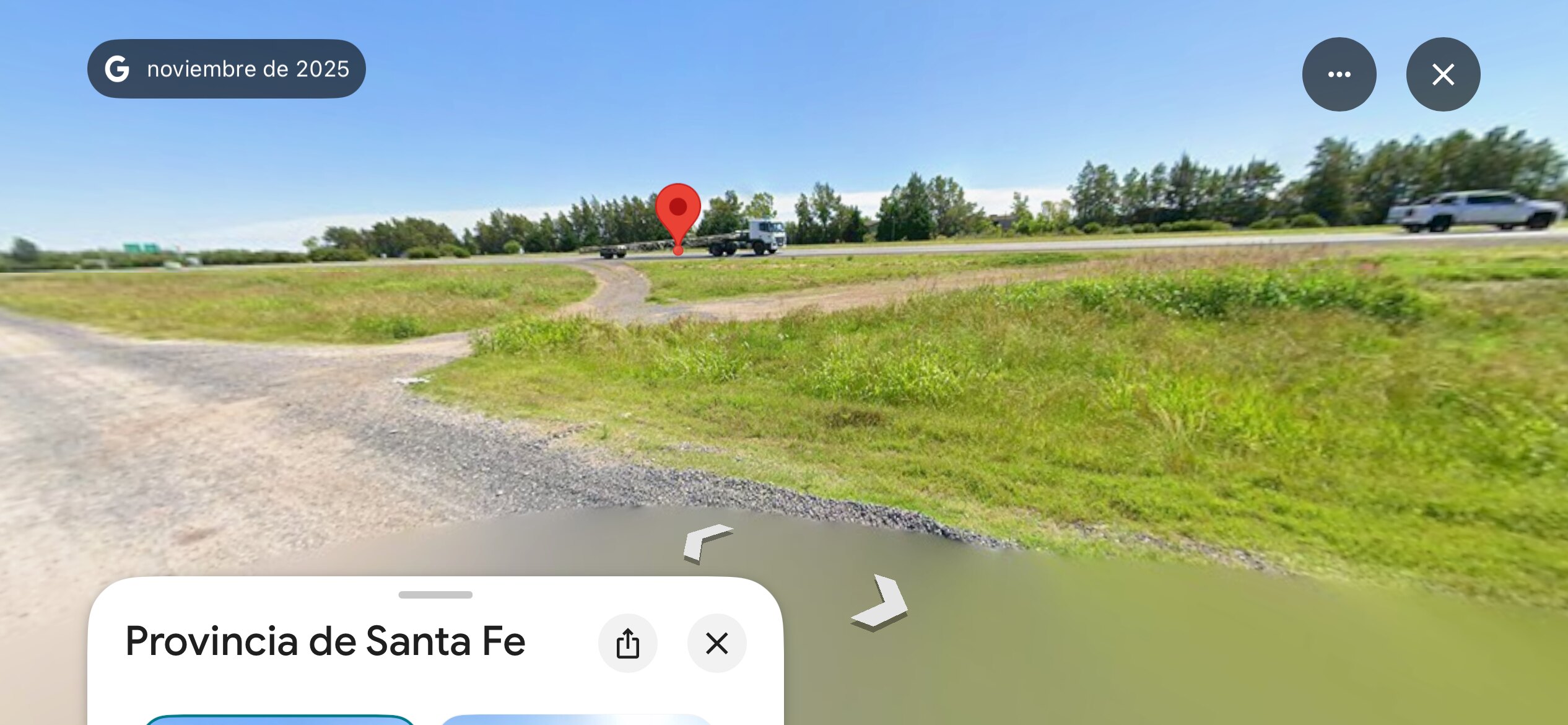 Bajada clandestina sobre la Autopista Rosario-Córdoba en Google Street View, noviembre de 2025