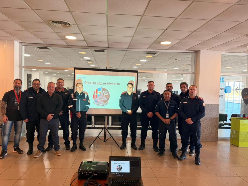 Bomberos de Funes capacitados en protocolos F-16 en el Aeropuerto Rosario