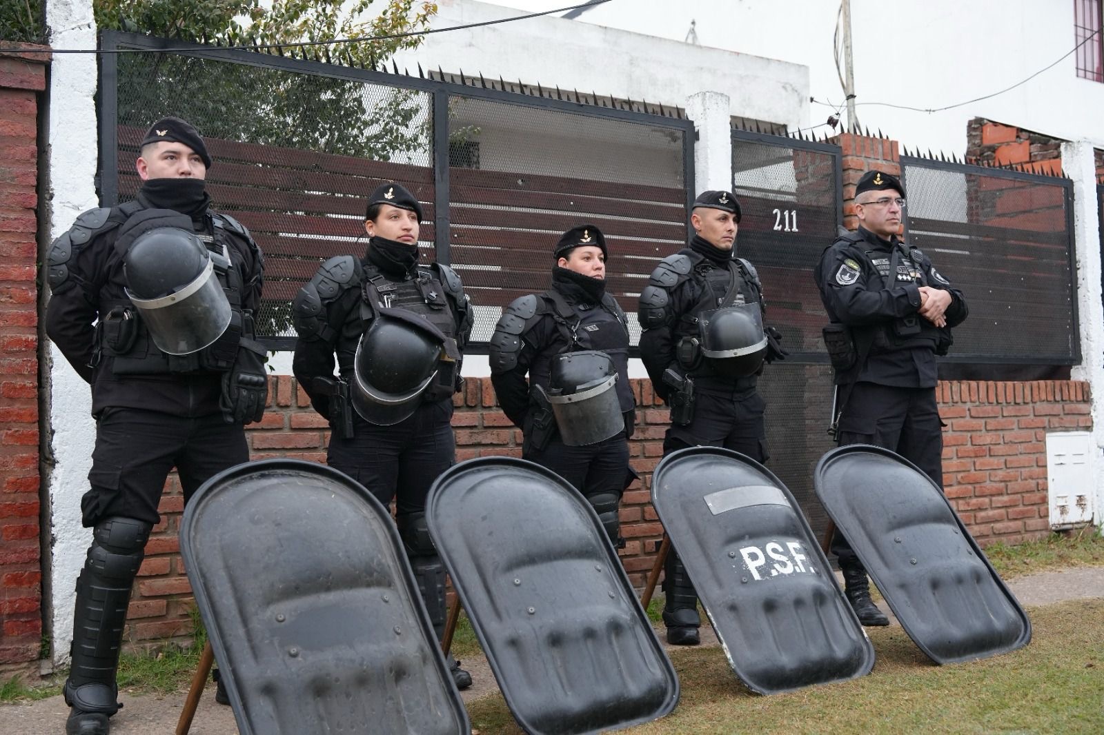 Búnkeres narco Santa Fe: cordón policial durante el operativo en Villa Gobernador Gálvez