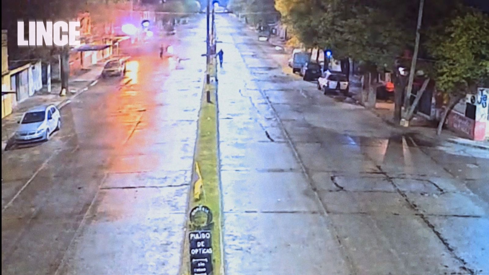 cámara del sistema Lince Rosario capta el vehículo en llamas en barrio Las Flores