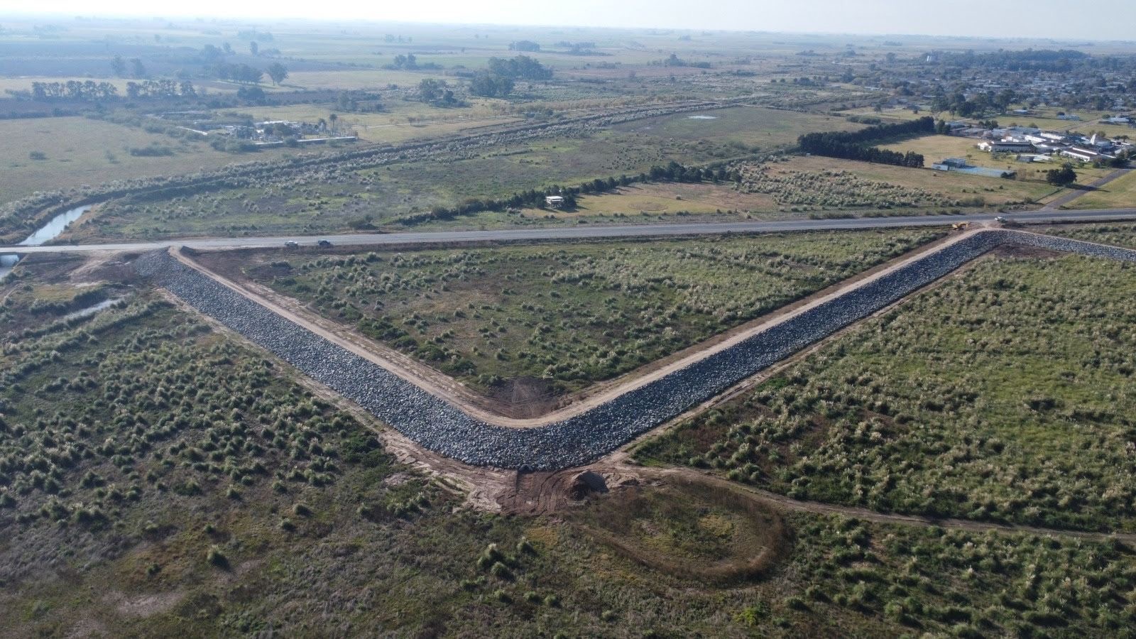 inversión hídrica Santa Fe canalización con piedras