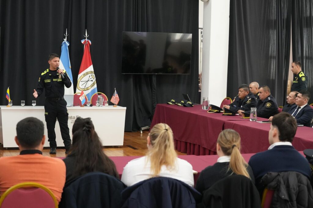 Santa Fe capacitación antidrogas dictada por la Policía Nacional de Colombia en Rosario