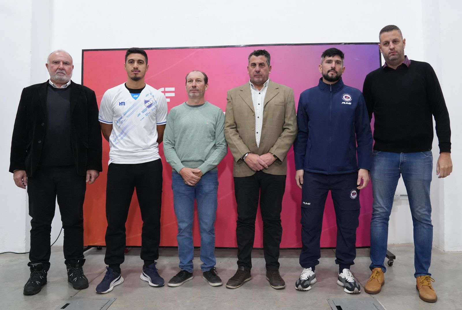 Clásico Argentino Central Córdoba: dirigentes, funcionarios provinciales, jugador y entrenador en la presentación