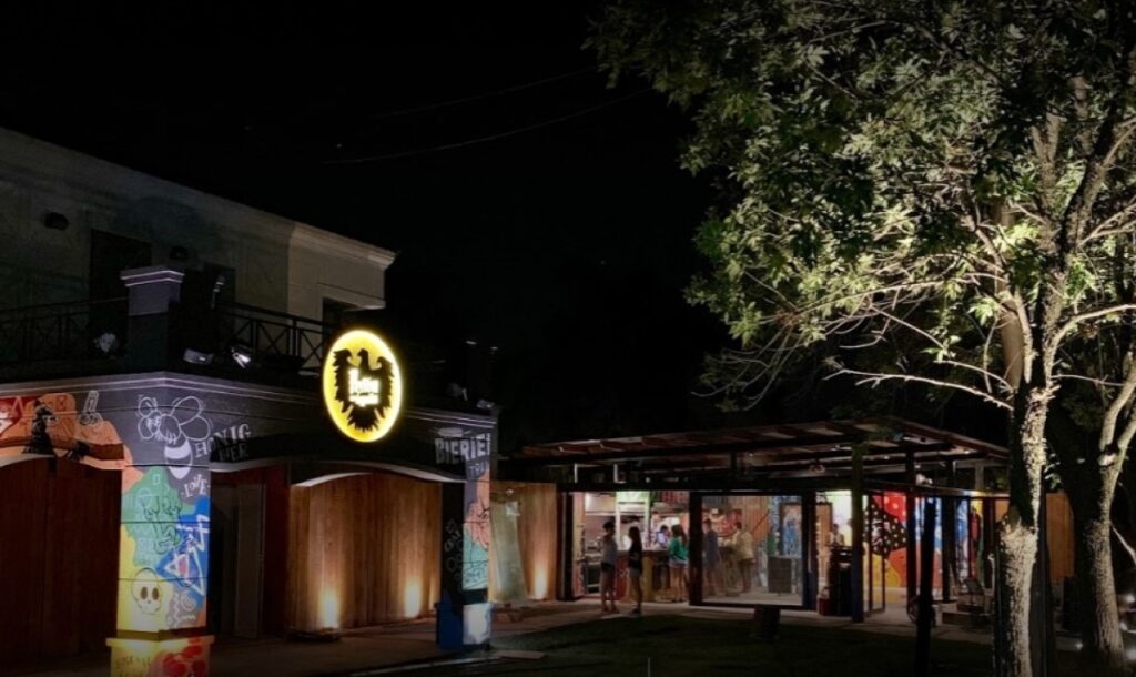 ¿Cuáles fueron las causas que llevaron a la clausura del bar Peñón del Águila?