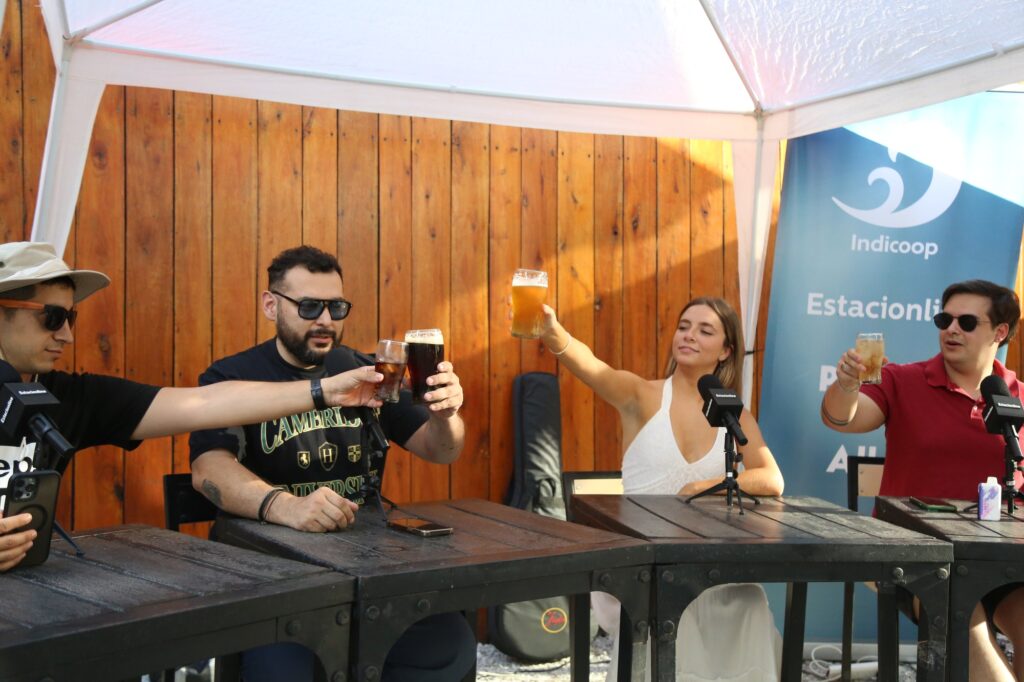 El equipo de Estacionline brinda por el récord de Estacionline en Instagram