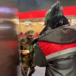 Ex Combatientes Malvinas entregan viandas a las playeras en Rosario