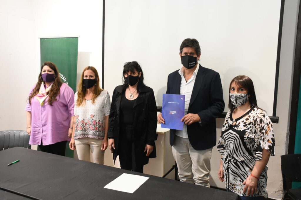 FIRMA DE CONVENIO PARA INSTALAR CENTROS DE DÍA