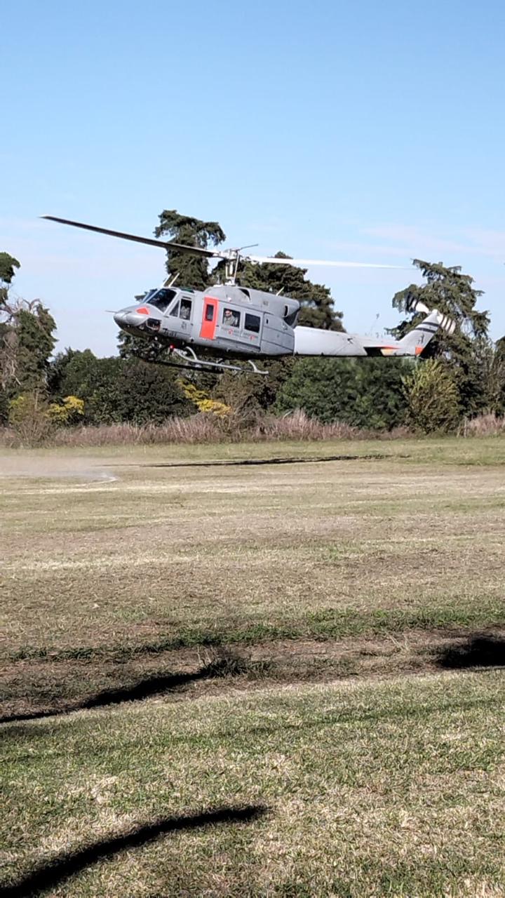 Helicoptero militar en operativo en el Liceo Aeronautico de Funes