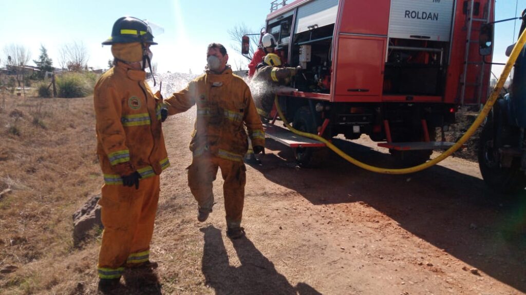 Incendio en Funes, detrás del aeropuerto