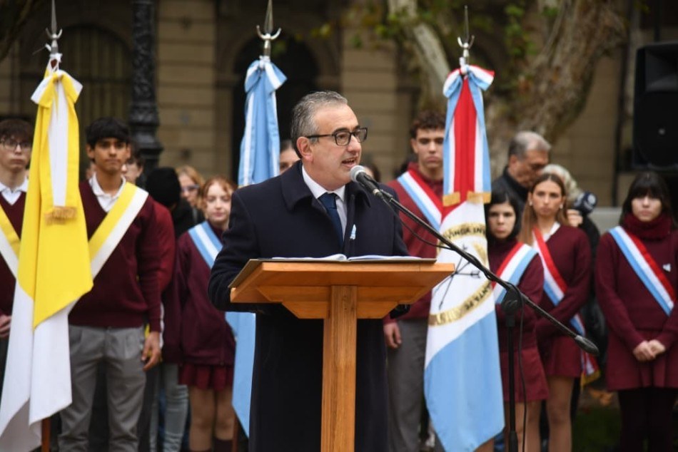 Pablo Javkin en el acto por el 25 de Mayo en Rosario