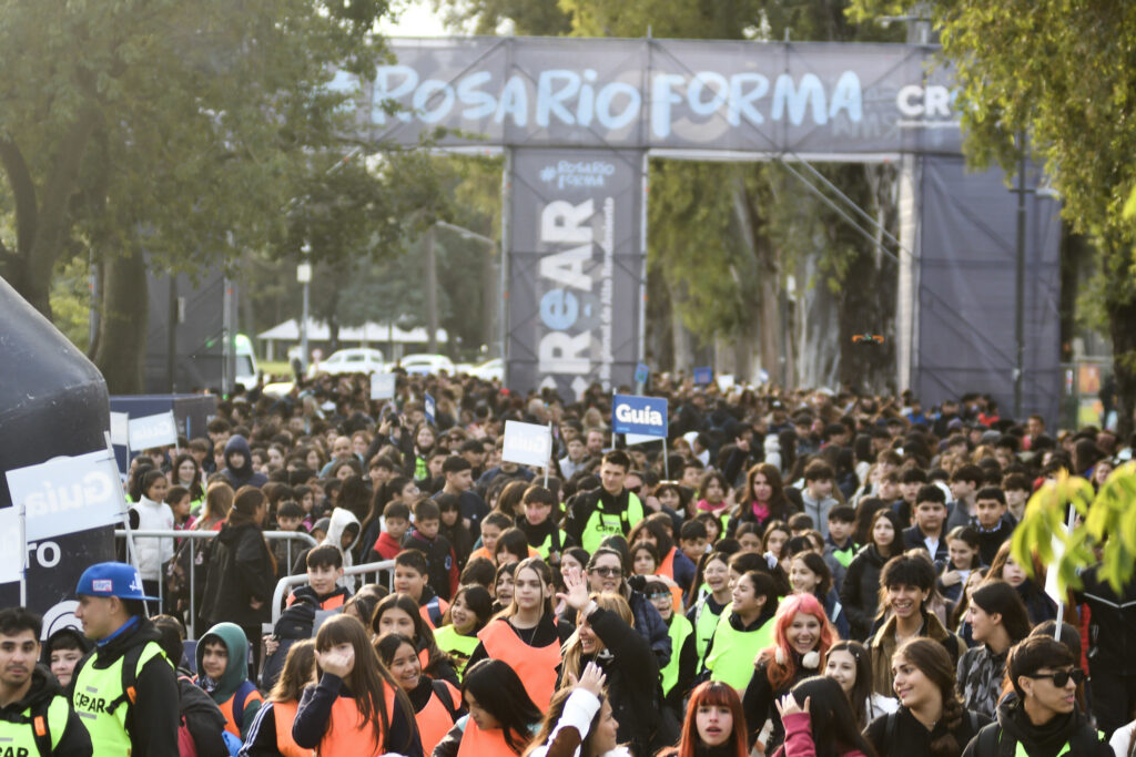 Juegos CReAR: chicas y chicos de escuelas de Rosario en el Parque de la Independencia