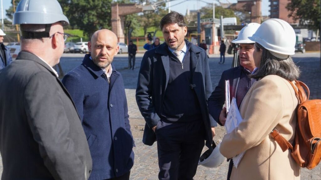 Funcionarios de Santa Fe en una recorrida mientras se debate la nueva Ley de Biocombustibles