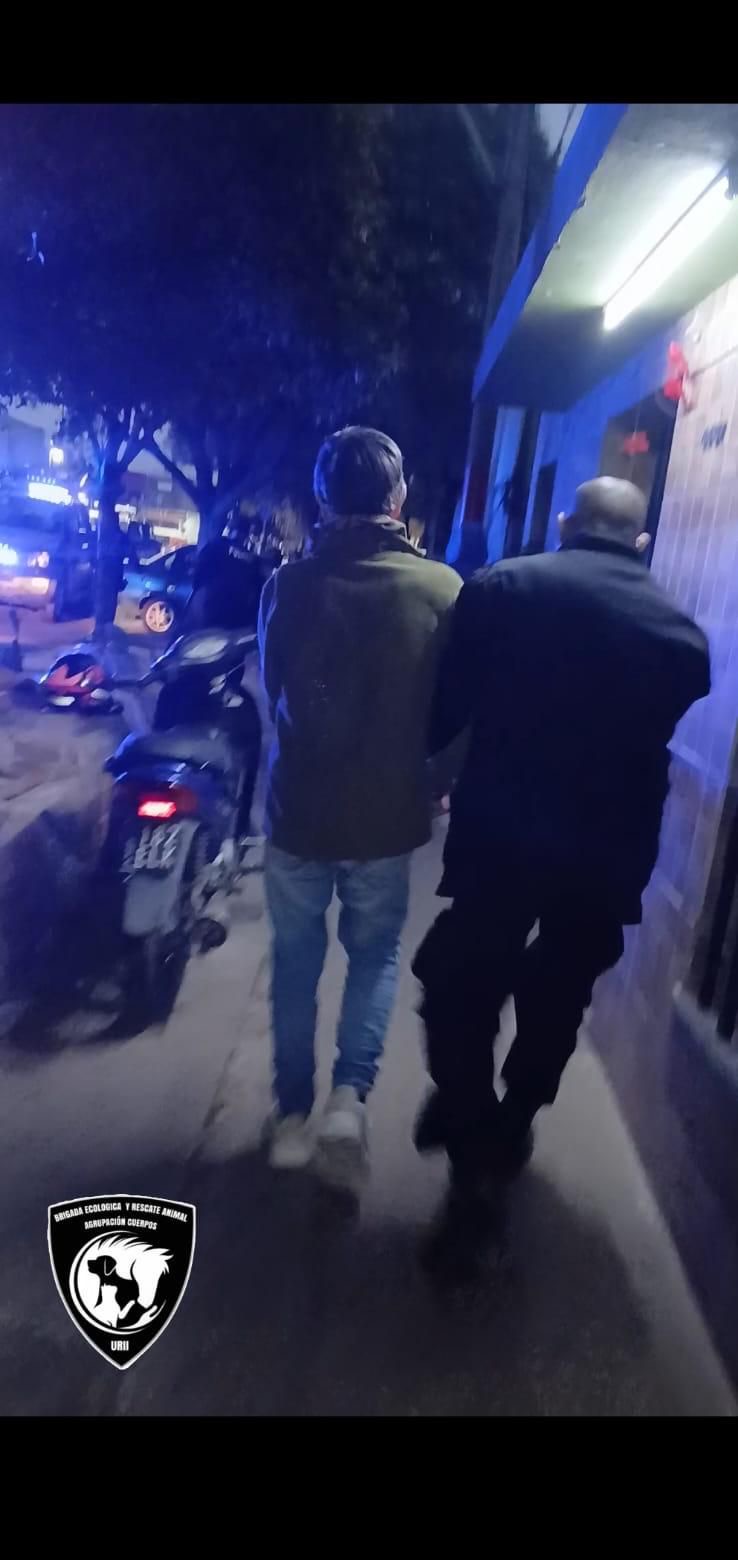 Detención del dueño durante el operativo por maltrato animal en Balcarce 4485 de Rosario