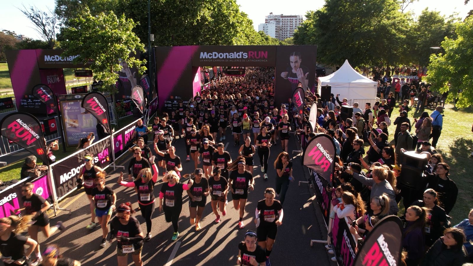 Largada de la McDonald's Run 2026 en el Vial Costero de Vicente López