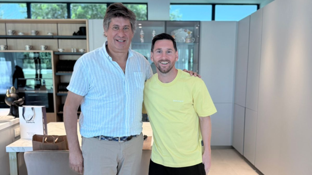 Roly Santacroce y Lionel Messi en Funes — cofradía mundialista de amigos