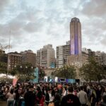 Rosario se consolida como destino internacional: crecen 105 % los pasajeros y 23 % las estadías hoteleras Turismo en Rosario: multitud en un evento en el Monumento a la Bandera