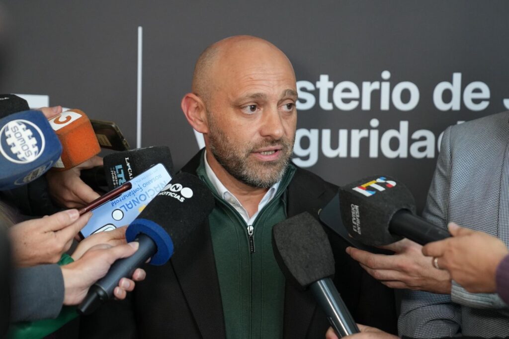 El ministro Gustavo Puccini durante el balance turístico de Santa Fe del fin de semana largo