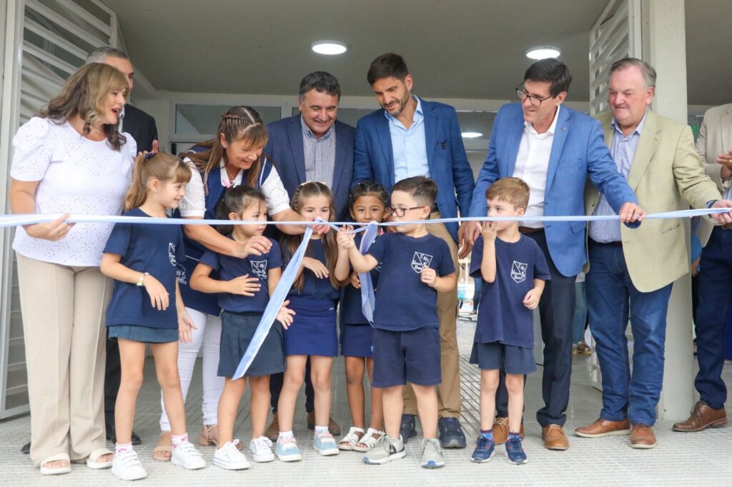 Pullaro corte de cinta inauguracion jardines de infantes Santa Fe